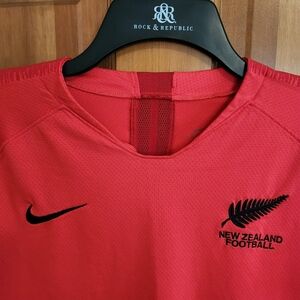 Nike Dri-Fit New Zealand Football Athletic t-shirt, pink/red, size L